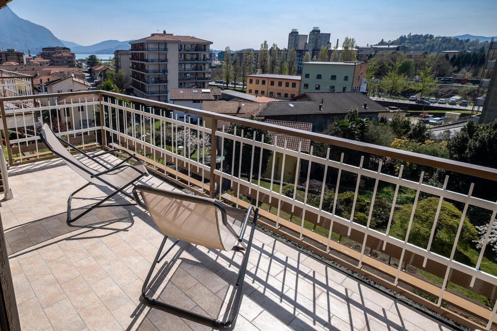 Casa Vacanze Heidi Vista Lago Verbania Exterior foto